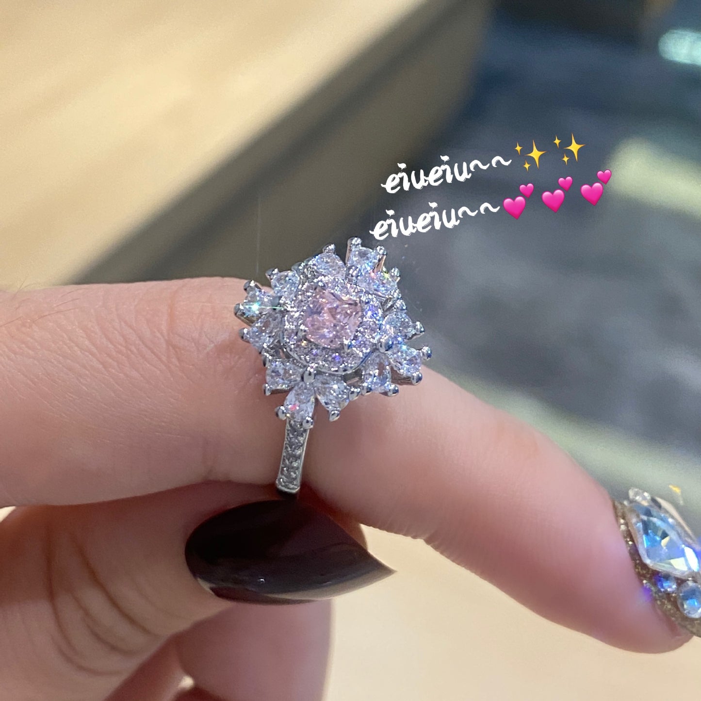 Damen-Straßenringe im kalten Stil mit feinen, hellen, rosafarbenen Diamanten
