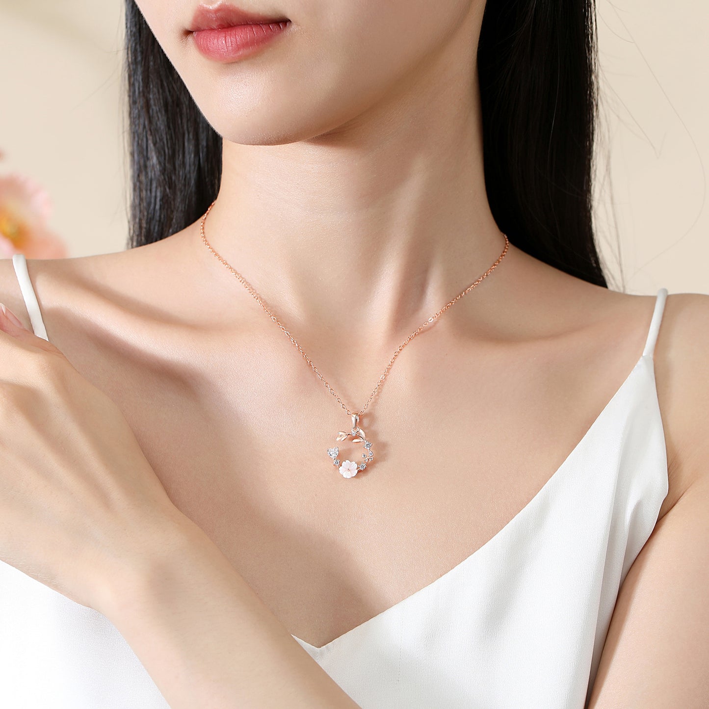 Colliers doux de danse de papillon volant pour femmes, fleurs fraîches