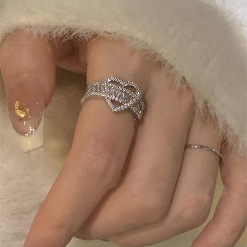 Liebevolles Herz Zirkon Exquisiter weiblicher kalter Stil Mode personalisierte Ringe