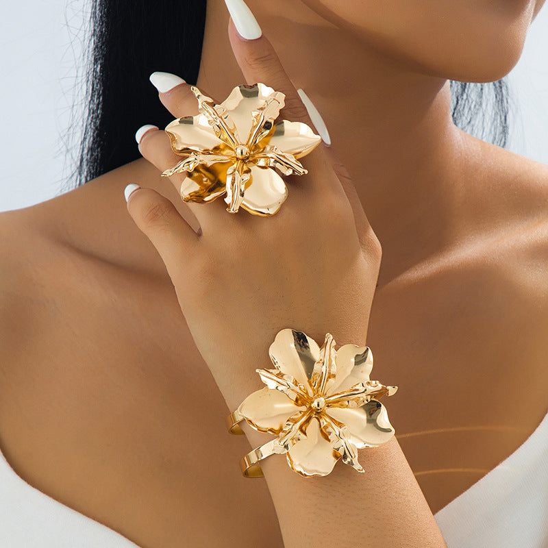 Women's Exaggerated Three-dimensional Large Flower Graceful Fashionable Rings