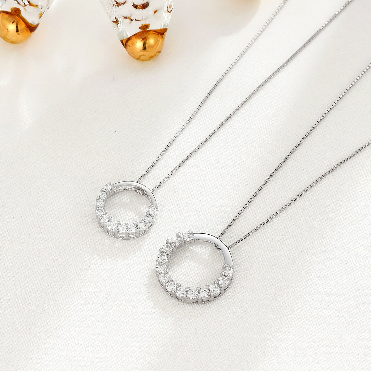 Anneaux lumineux d'ornement de sens élevé de minorité capricieuse de diamant des femmes