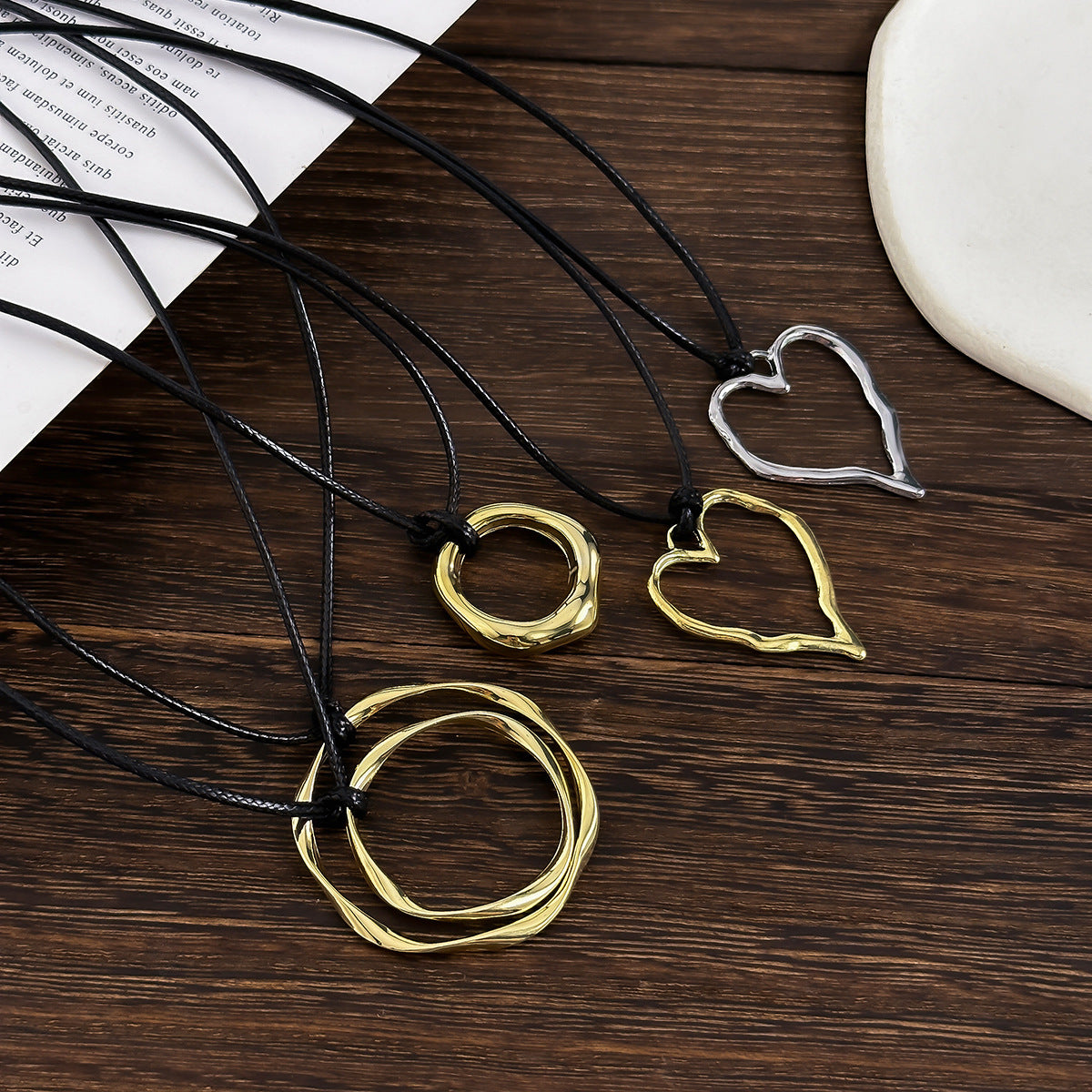 Colliers à pendentif ajourés en forme de cœur géométrique Simple, ornement