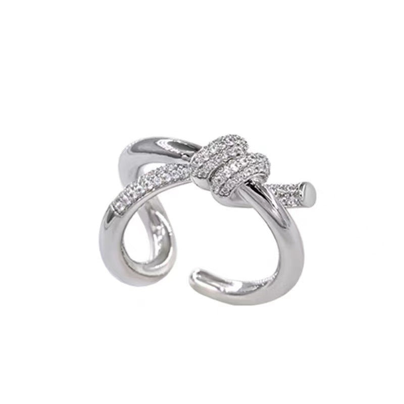 Design High-grade Twisted Female Temperament Personality Rings