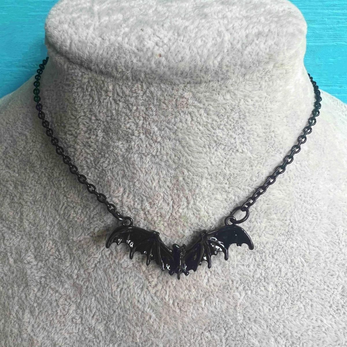 Chaîne et colliers avec pendentif chauve-souris à vent gothique foncé pour femmes, hommes et femmes