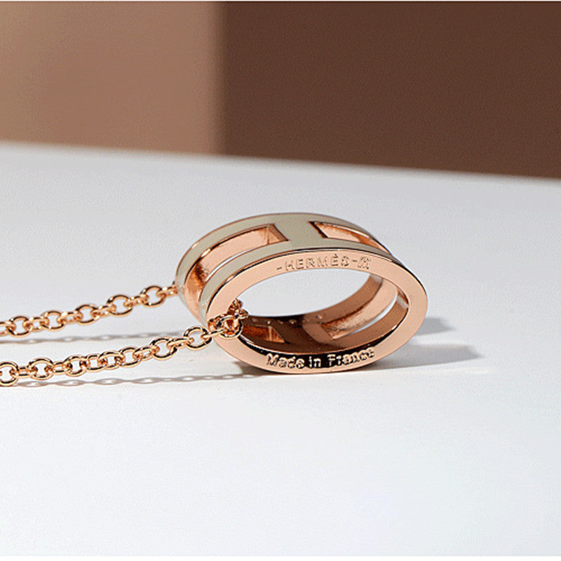 Version clavicule chaîne émail lettre femme ovale colliers en or Rose