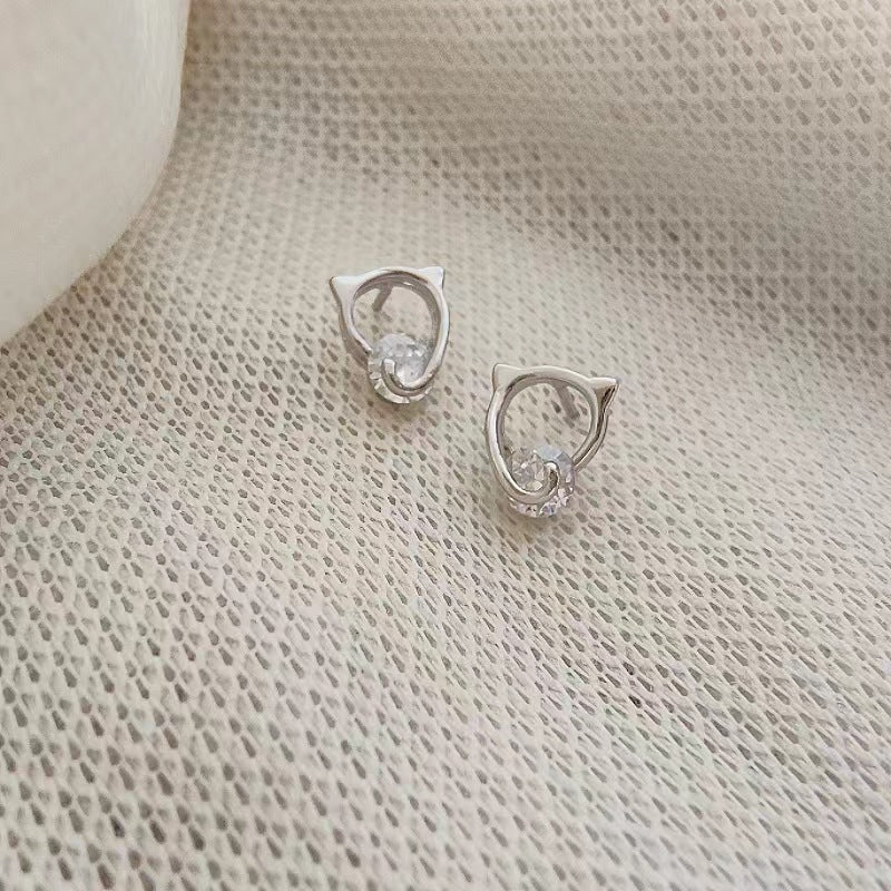 Women's Trendy High-grade Short Simple Temperamental Delicate Earrings