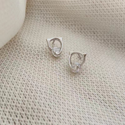 Women's Trendy High-grade Short Simple Temperamental Delicate Earrings