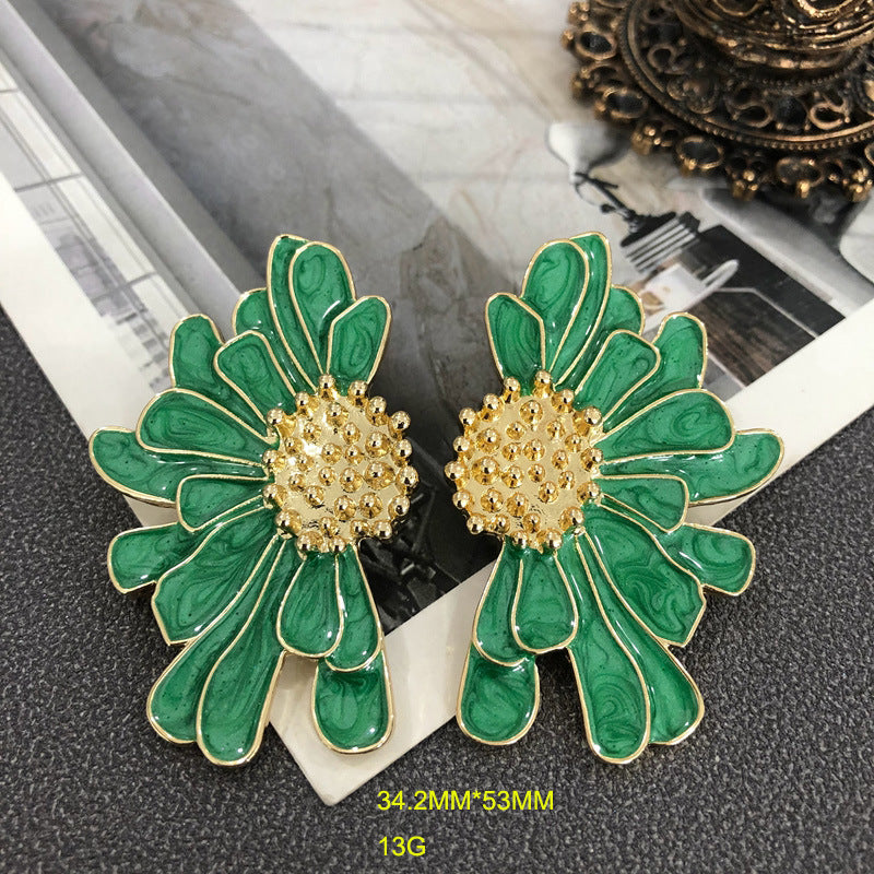 Boucles d'oreilles en argent avec pétales de fleurs de couleur émaillée
