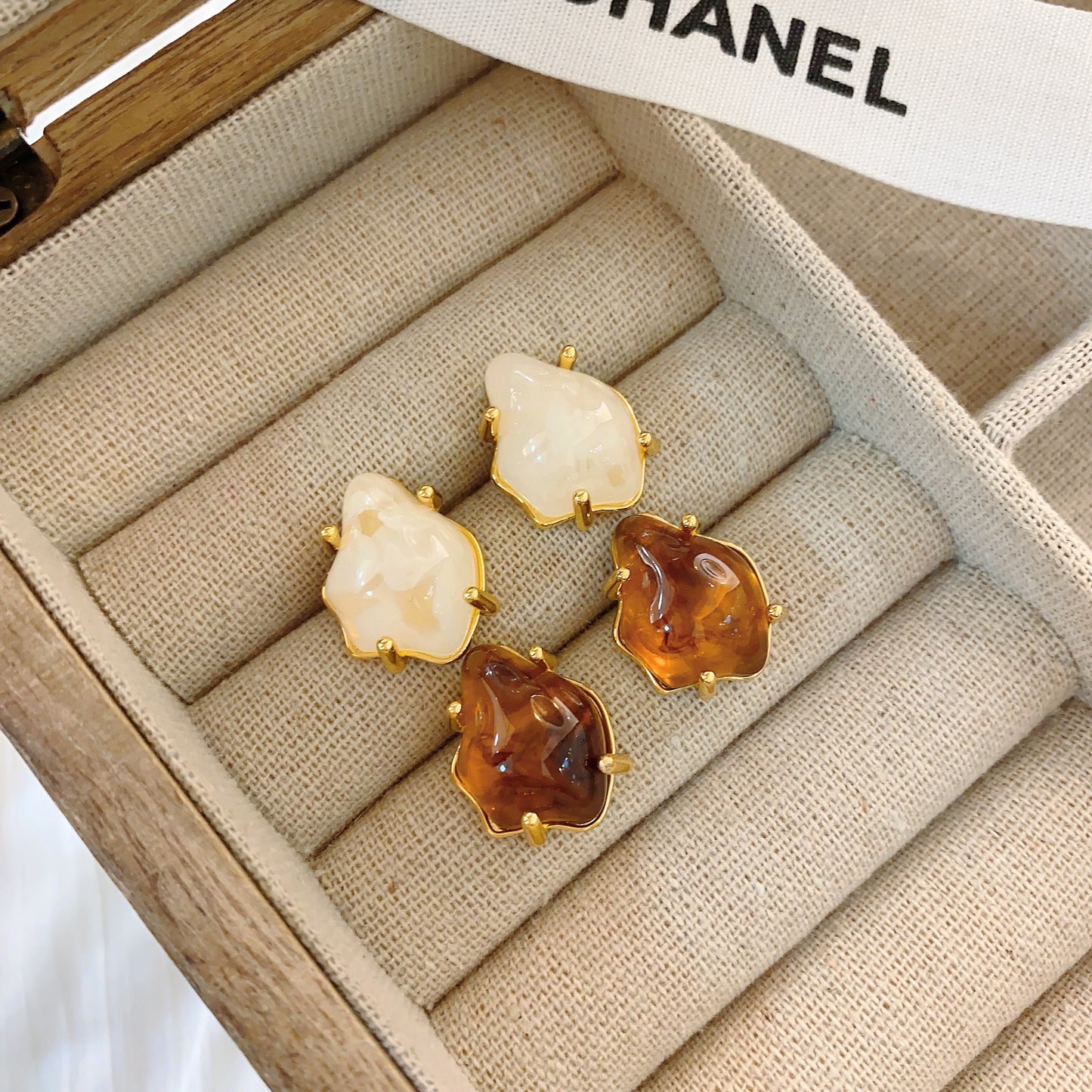 Women's Amber French Style Temperament High Sense Earrings