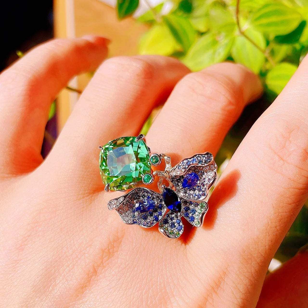 Mintgrüne Turmalin-Schmetterlings-Cocktail-Diamant-Royal-Saphir-Ringe