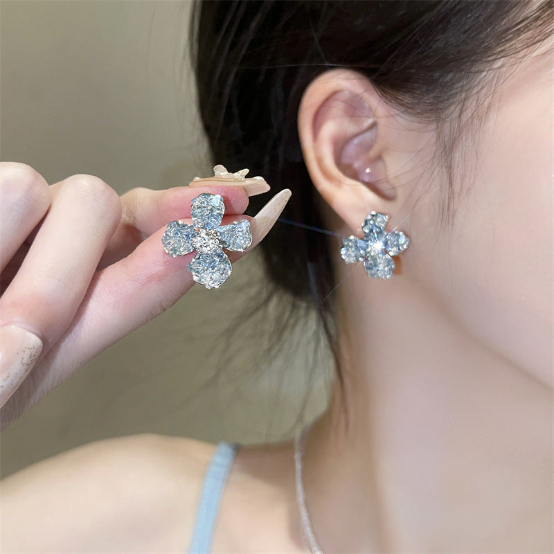 Damen-Blumen-Licht-Luxus-Hochwertige Silbernadel-Niche-Mori-Ringe