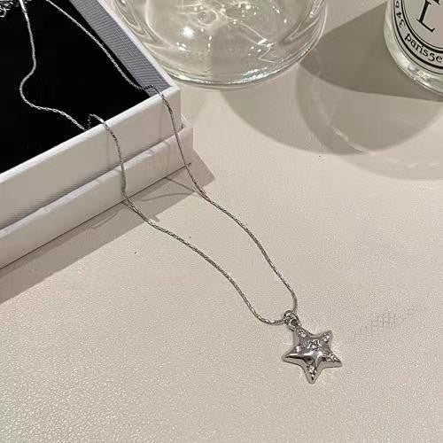 Colliers tendance avec pendentif étoile à cinq branches, Design avancé de minorité tempéramentale de luxe