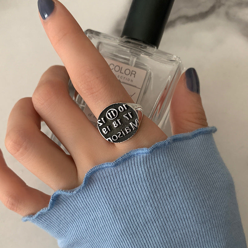 Women's Love Pattern Retro Fashion Round Digital Rings