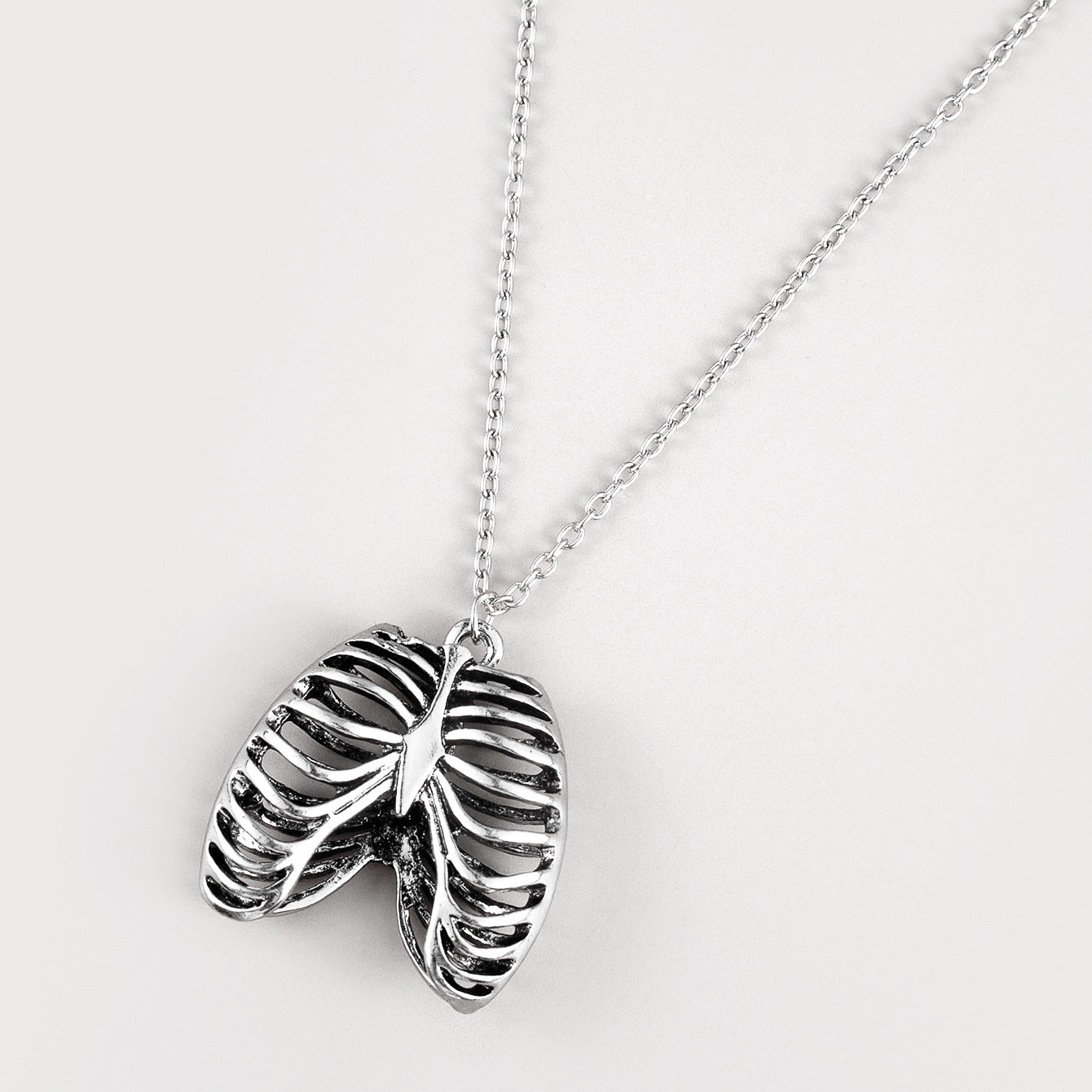 Colliers gothiques avec pendentif en forme de cœur en métal, chaîne de clavicule