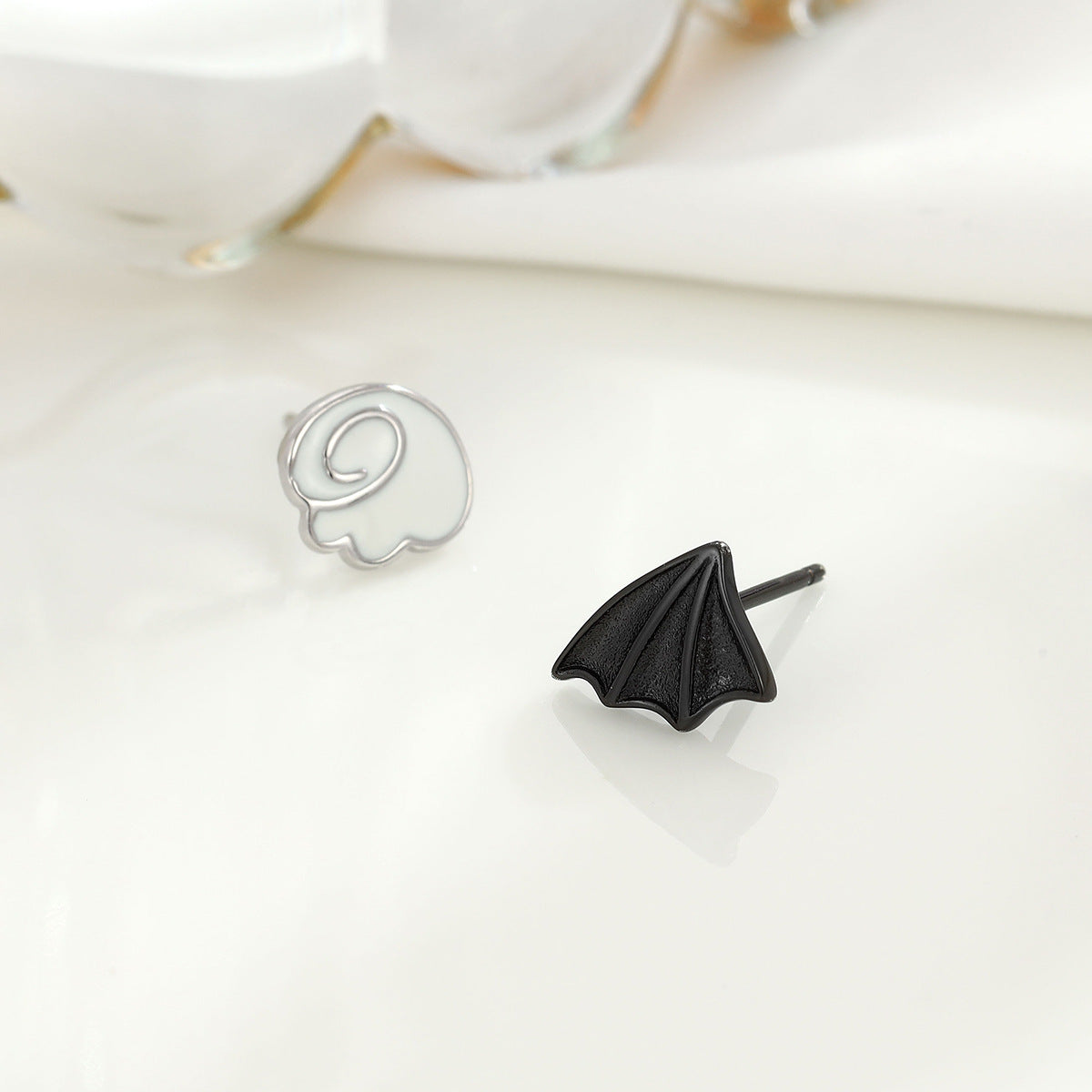 Women's Wings Niche Personality Ornament Fashionable Asymmetric Earrings