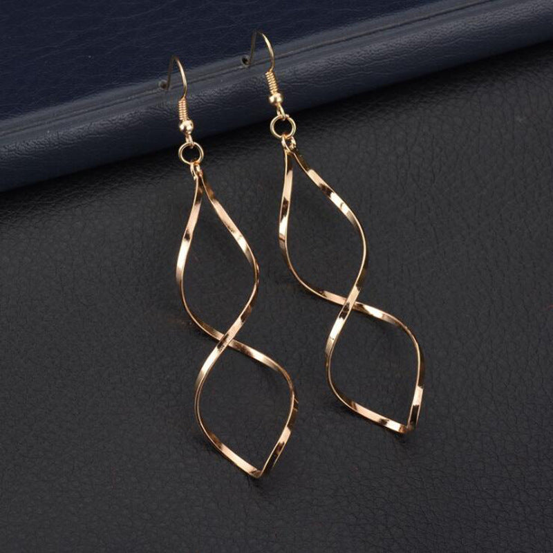 Women's Exaggerated Spiral Curved Design Wave Curve Rings