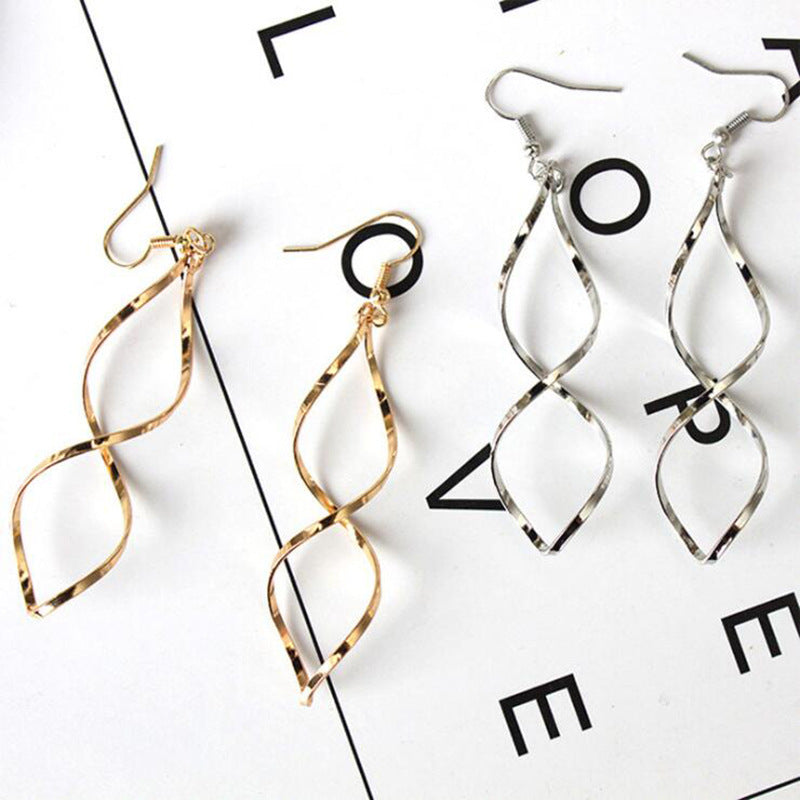 Women's Exaggerated Spiral Curved Design Wave Curve Rings
