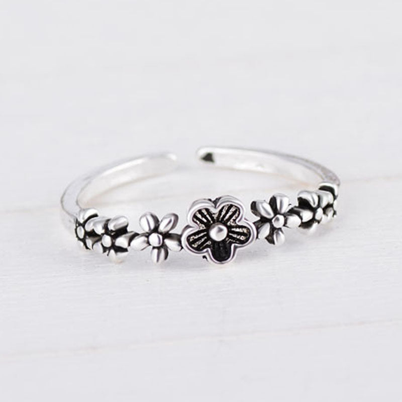 Women's Marcasite Personalized And Small Fresh Flower Rings