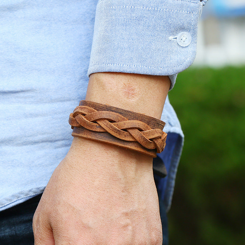 Herren-Armbänder im Ethno-Stil mit gewebtem Ornament und einfachen Rindern