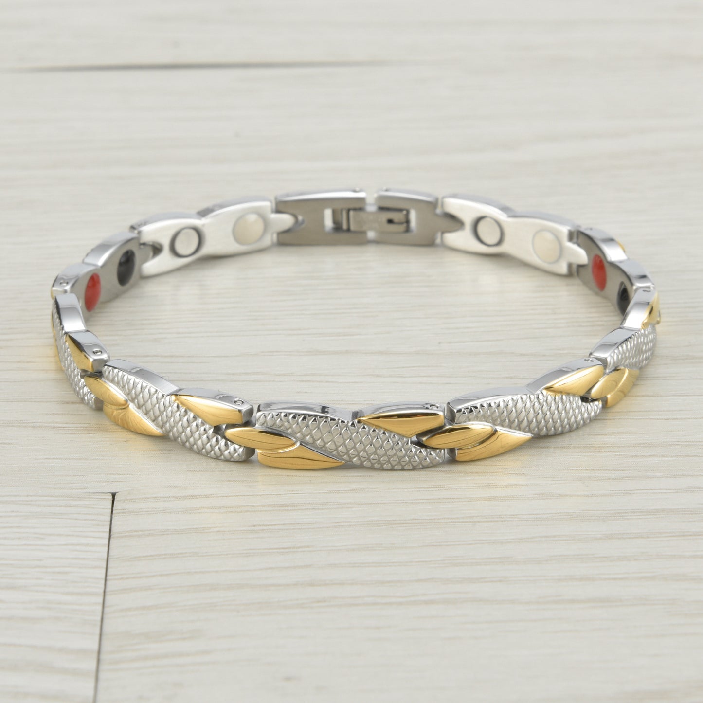 Herren-Armbänder aus Edelstahl mit kreativem Schlangenmuster in Gold