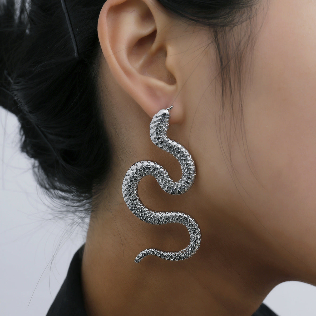 Personality Twisted Geometric Hip Hop Female Exaggerated Snake-shaped Earrings