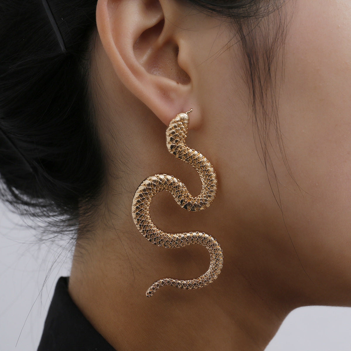 Personality Twisted Geometric Hip Hop Female Exaggerated Snake-shaped Earrings