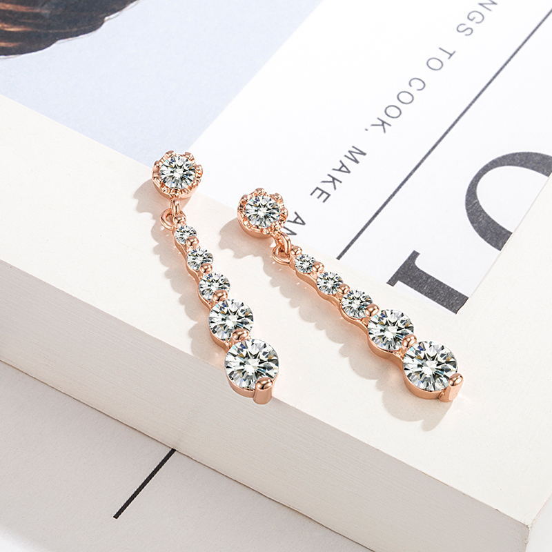 World Kim Ear Water Drop Zircon Earrings