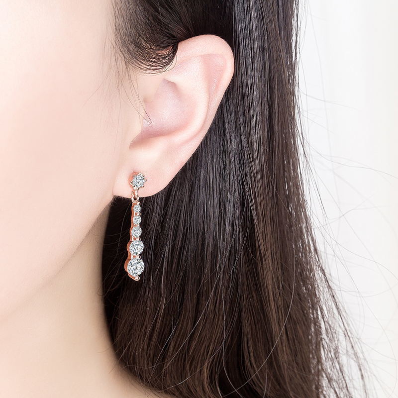 World Kim Ear Water Drop Zircon Earrings