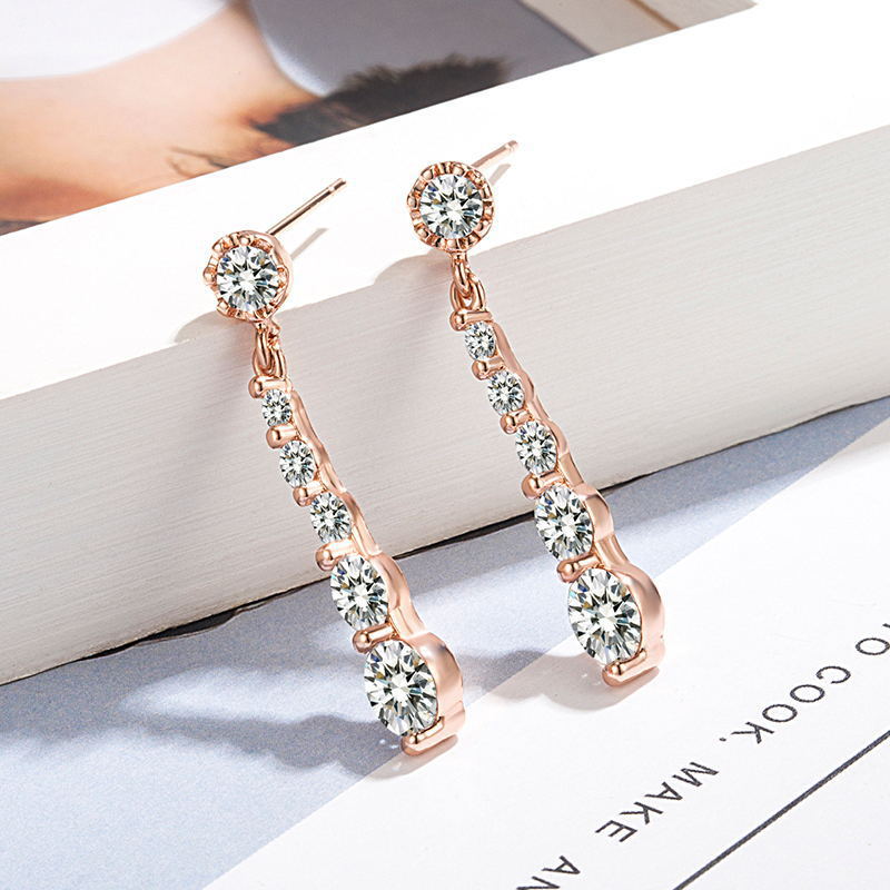 World Kim Ear Water Drop Zircon Earrings