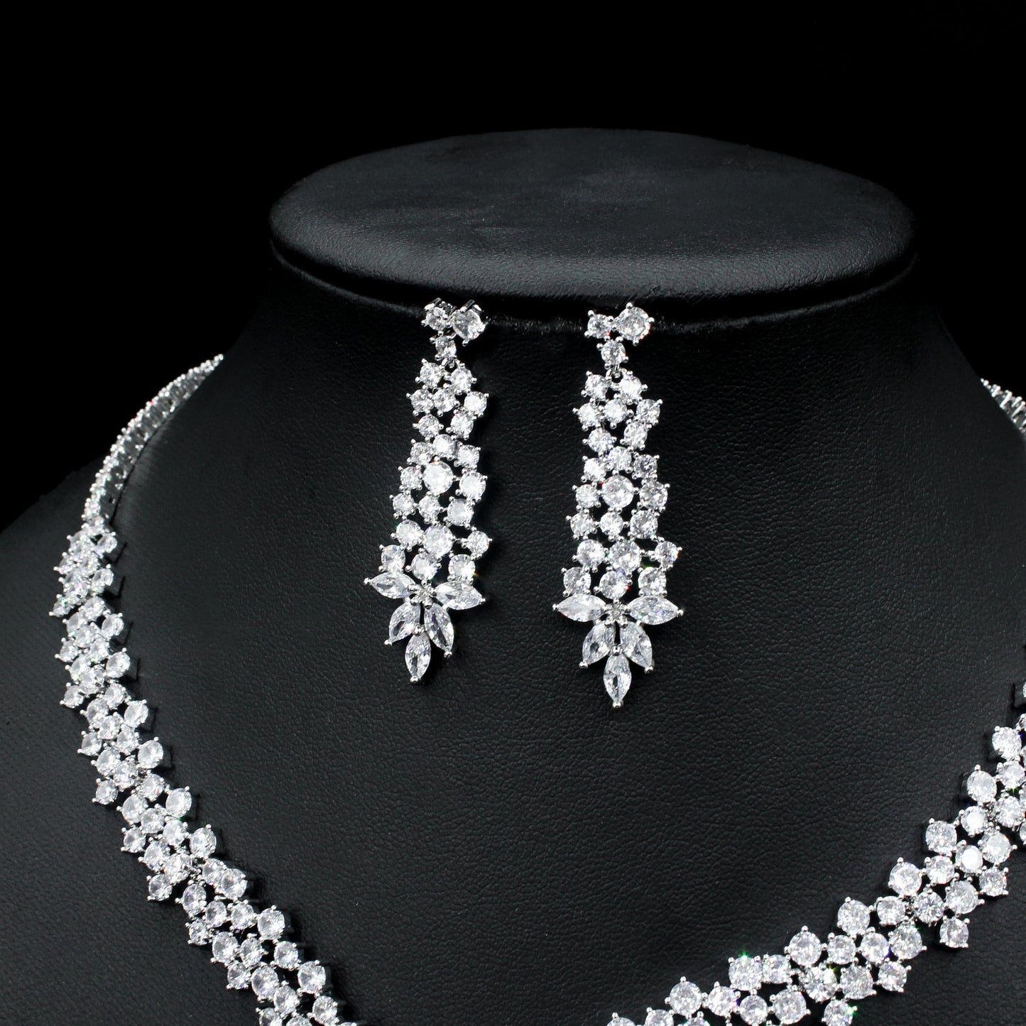 Sier Needle Fashion Exaggerated Inlaid Zircon Bridal Necklaces