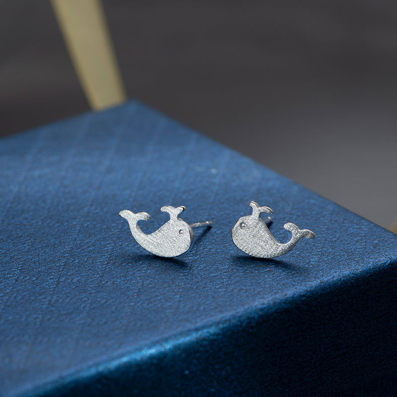 Boucles d'oreilles mini animaux marins brossées super mignonnes pour femmes