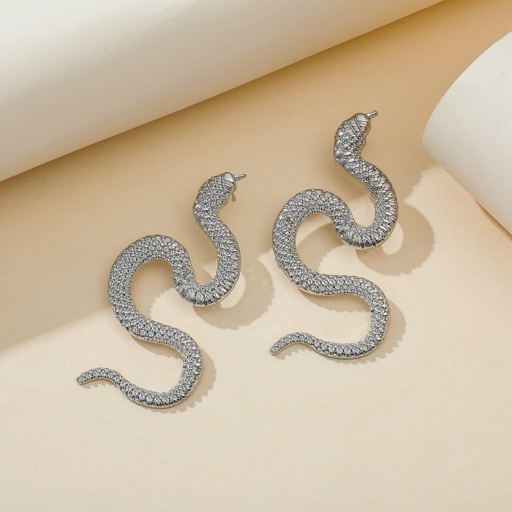 Boucles d'oreilles froides serpent exagérées en métal, ornement à la mode