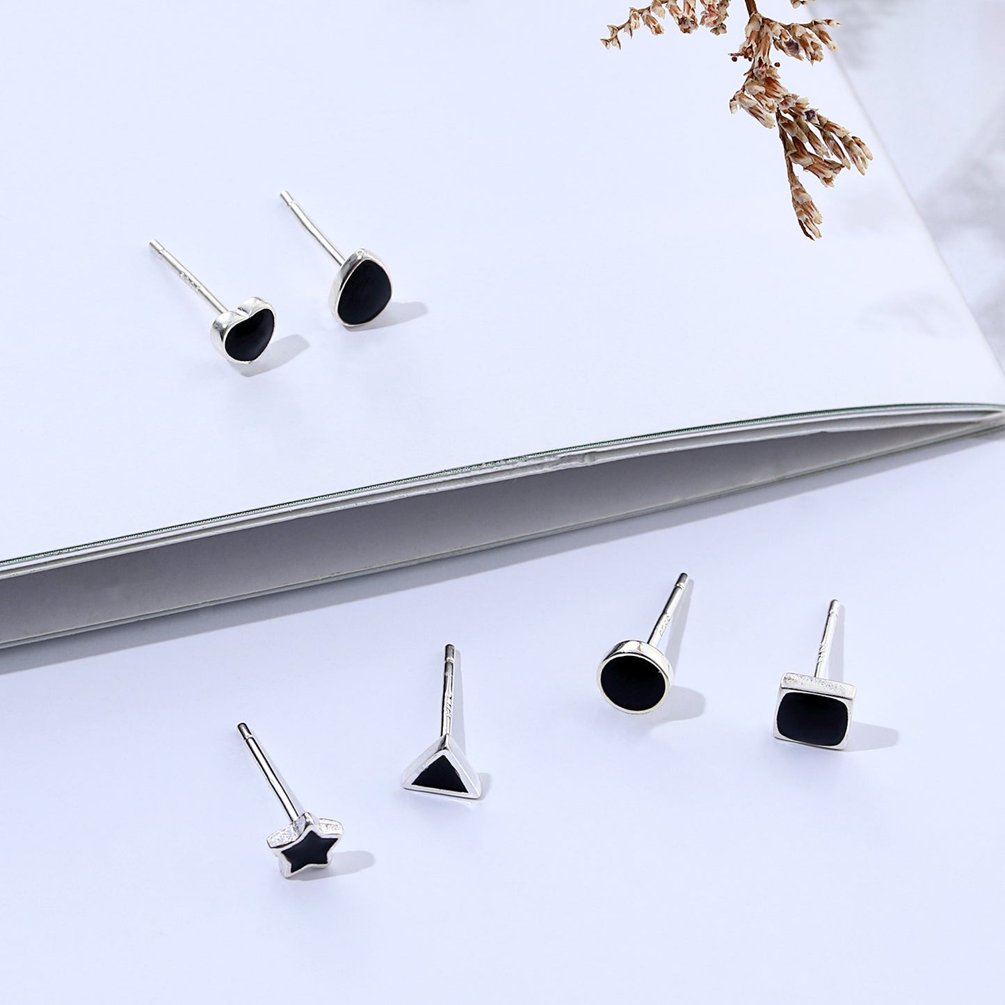 Women's Sier Simple Compact Love Heart Design High-grade Ear Stud Earrings