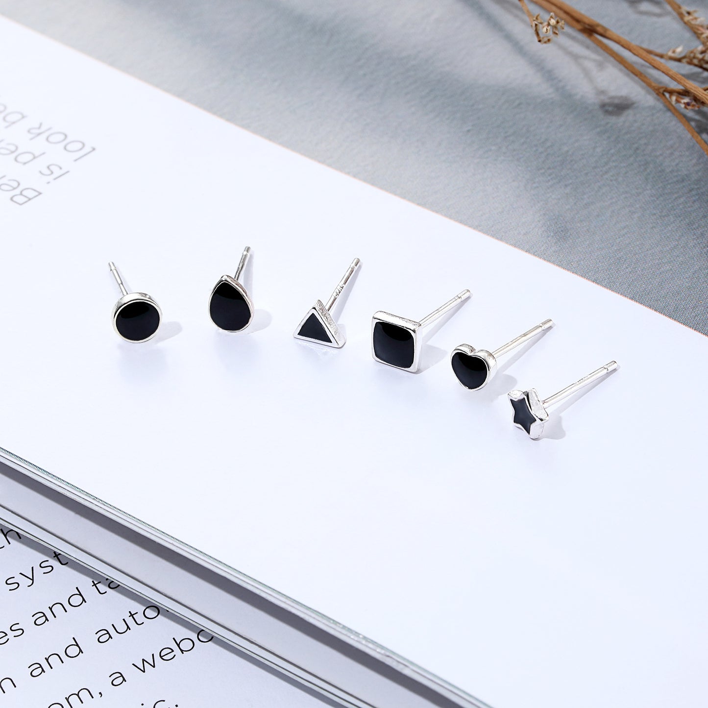 Women's Sier Simple Compact Love Heart Design High-grade Ear Stud Earrings