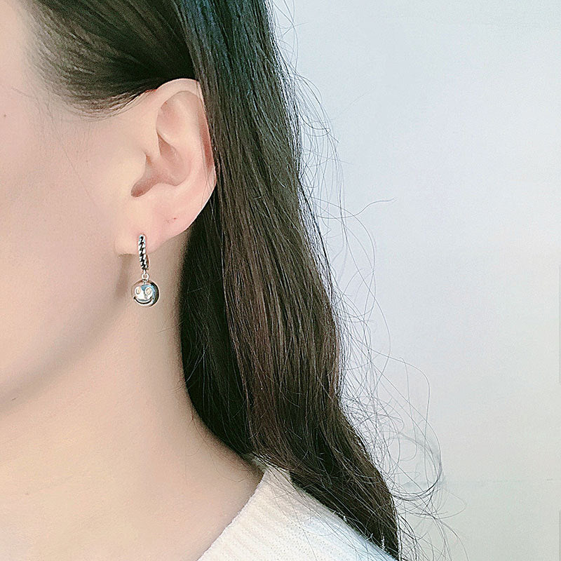 Boucles d'oreilles à la mode avec clip d'oreille Smiley en trois dimensions pour femmes