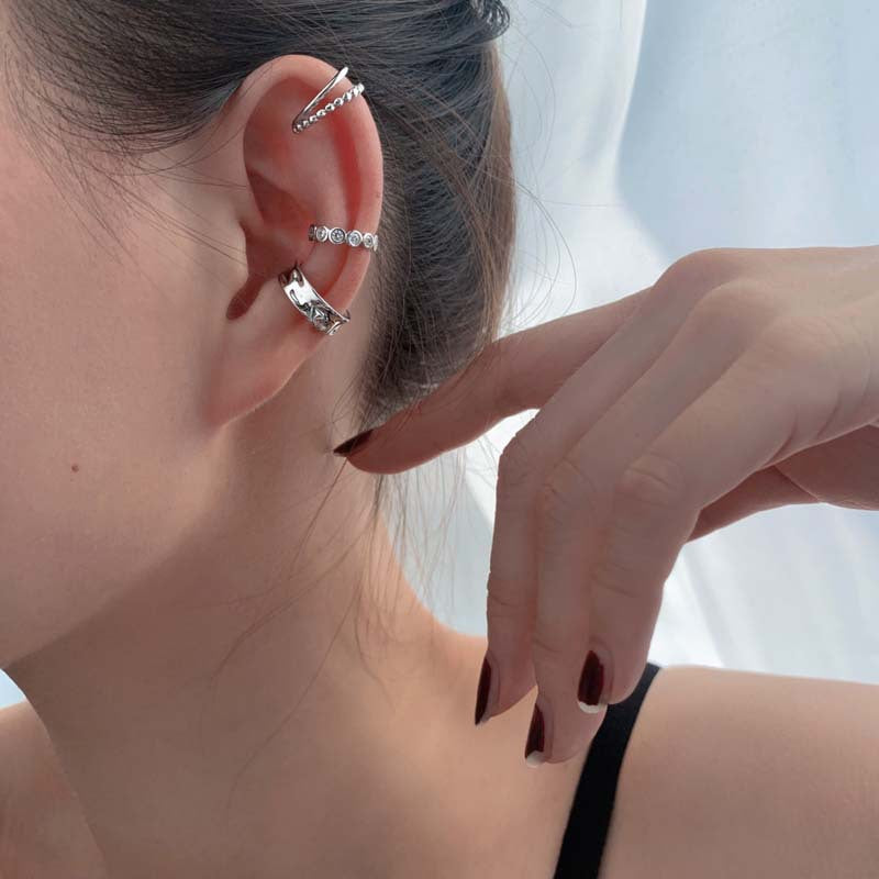 Earless Female Temperament Fashion Sense Glossy Twist Rhinestone Geometric Ear Clip