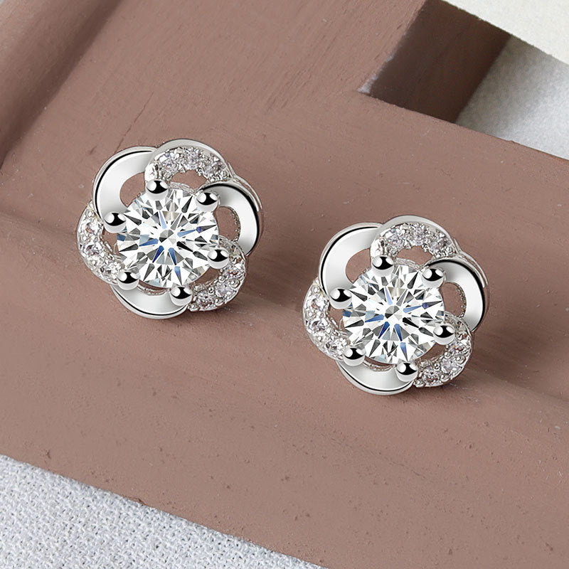 Women's Clover Ear Simple Mori Style Ornament Fashion Refined Earrings