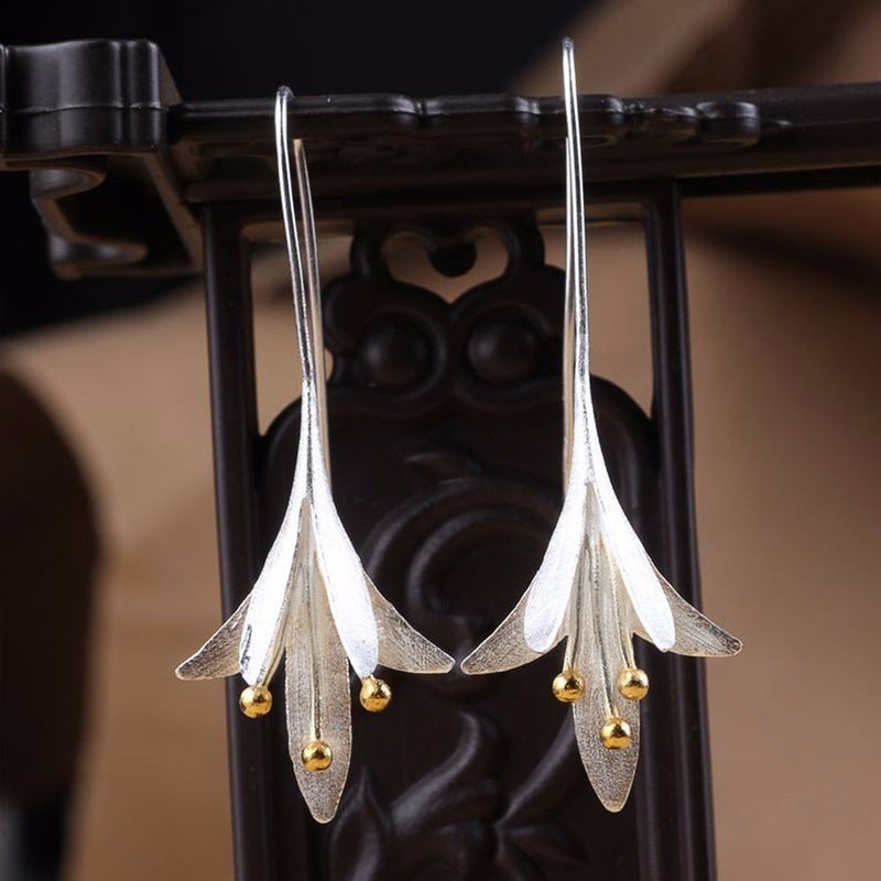 Women's Shi Exquisite Beautiful Flowers Creative Ear Earrings