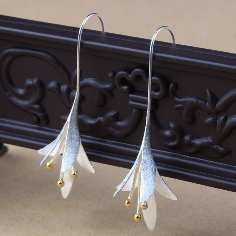 Women's Shi Exquisite Beautiful Flowers Creative Ear Earrings