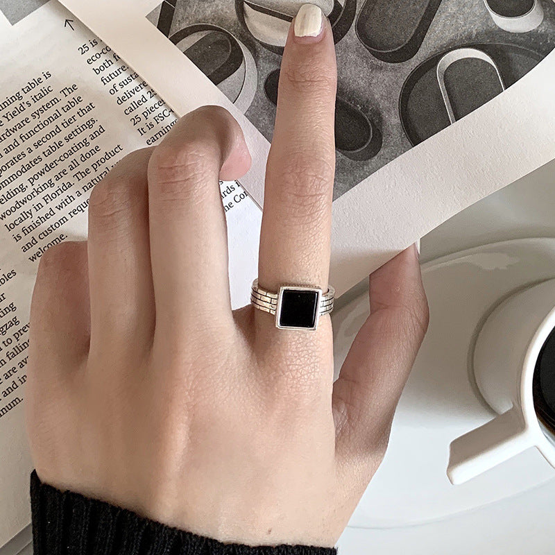 Hollow Index Finger Version Black Circle Rings