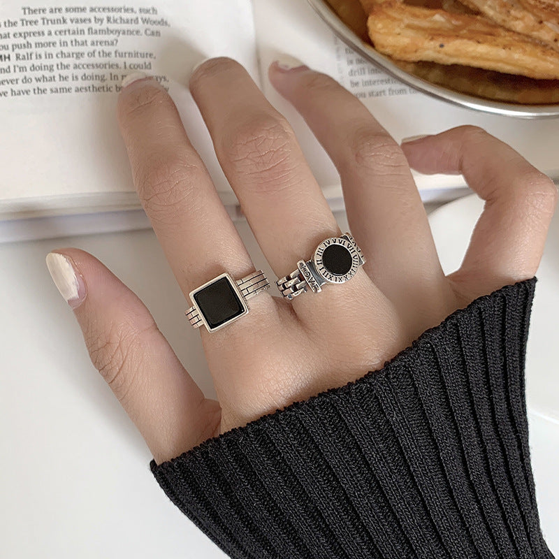 Hollow Index Finger Version Black Circle Rings