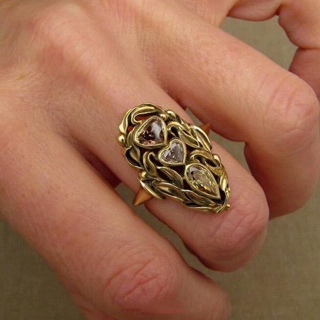 Women's Vintage Flower Shape Inlaid Heart-shaped Champagne Rings