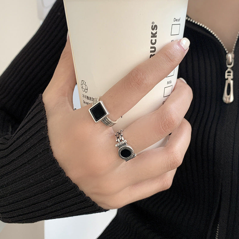 Hollow Index Finger Version Black Circle Rings