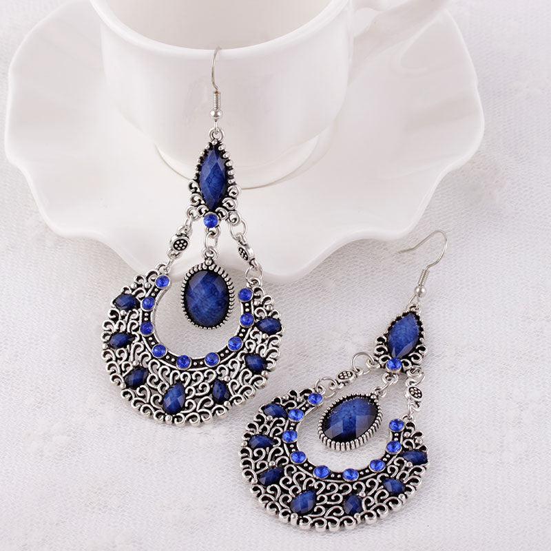 Women's High Profile Retro Court Style Long Earrings