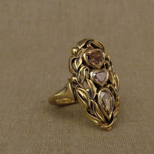 Women's Vintage Flower Shape Inlaid Heart-shaped Champagne Rings