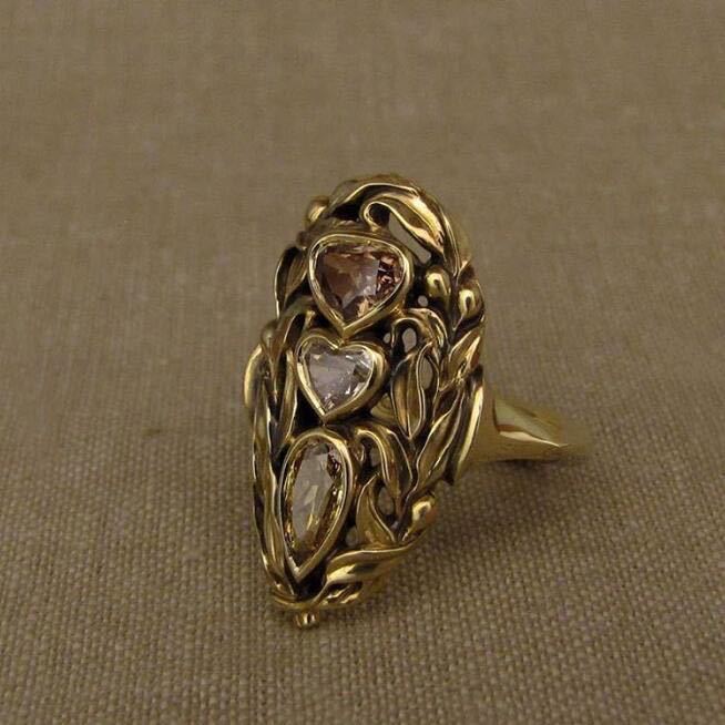 Women's Vintage Flower Shape Inlaid Heart-shaped Champagne Rings