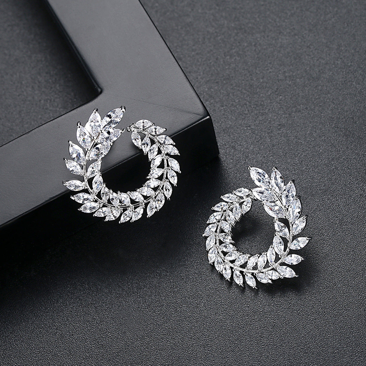 Boucles d'oreilles en cuivre de blé de Style classique cloutées avec Zircon, boucles d'oreilles en forme de feuille à la mode