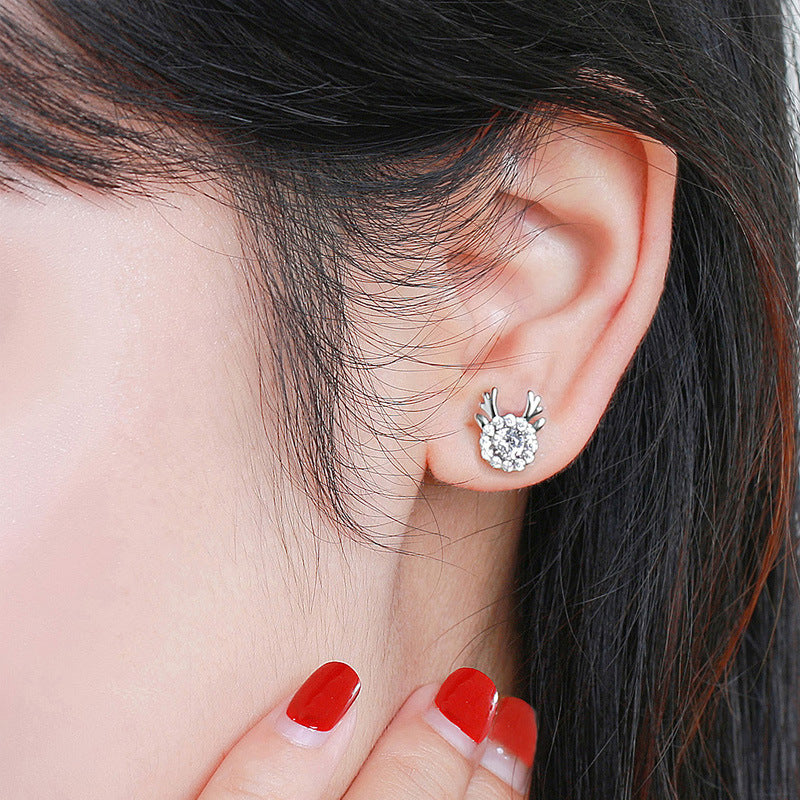 Mori Artistic Little Dear Female Snowflake Earrings