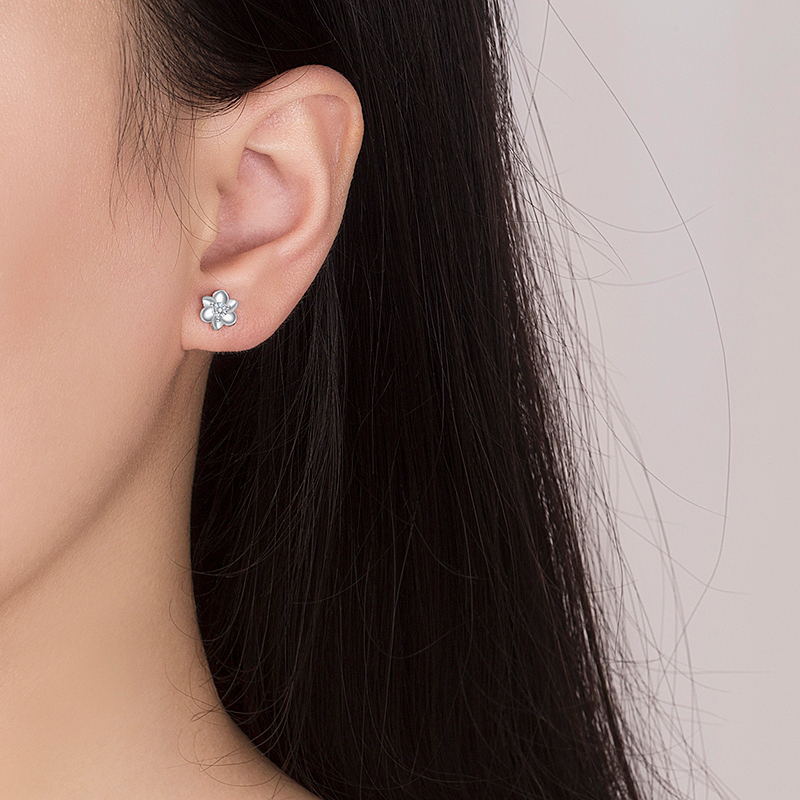 Boucles d'oreilles ornementales exquises de Style coréen petite marguerite pour femmes