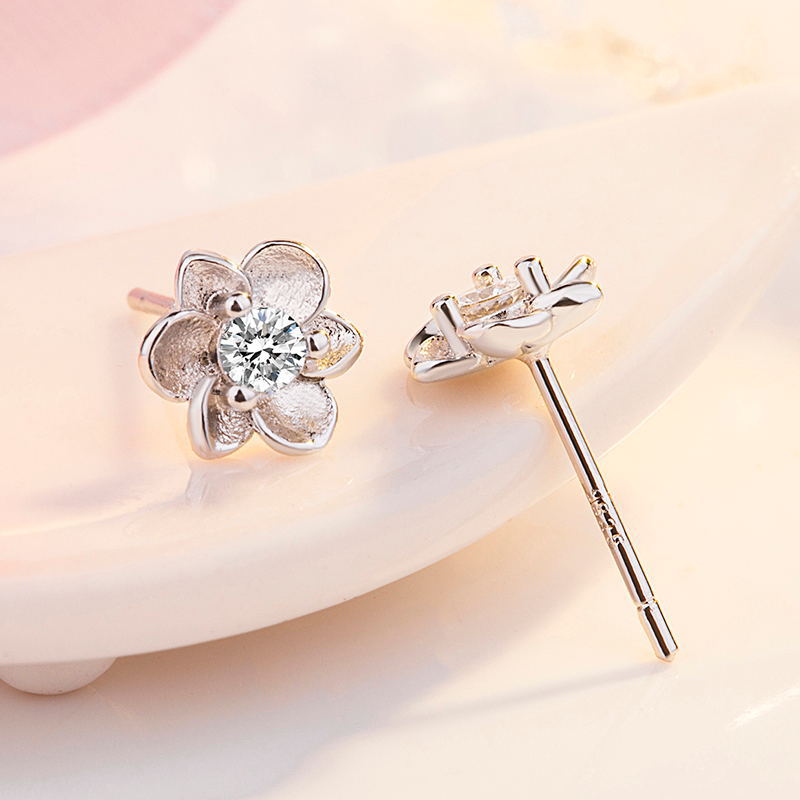 Boucles d'oreilles ornementales exquises de Style coréen petite marguerite pour femmes